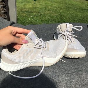 7.5 Adidas training shoes